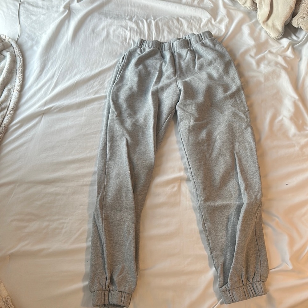 BRANDY MELVILLE SWEATPANTS